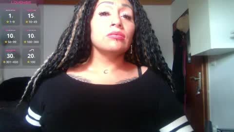 luna_vitihot online show from 11/10/25, 12:37