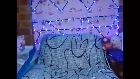 Snapshot of luna_vixxen chatting on 02/12/26, 04:40 luna_vixxen online show from 02/12/26, 04:40