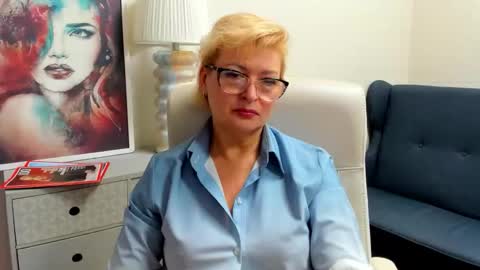 L u n a online show from 04/15/26, 06:42