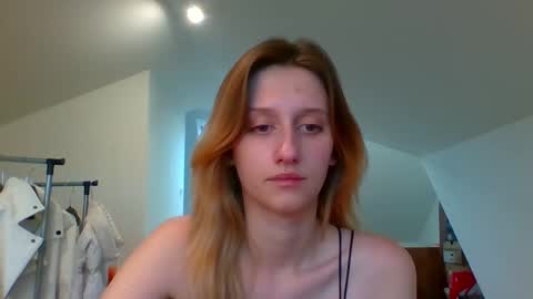 L U N A  online show from 12/04/24, 08:01