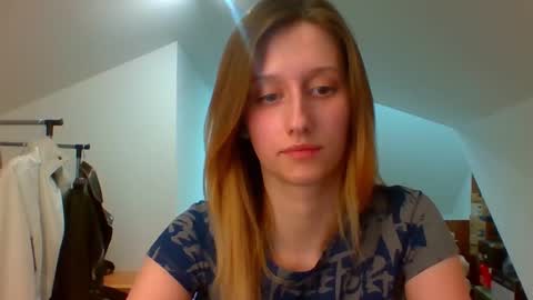 L U N A  online show from 02/17/25, 04:48