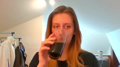 L U N A  online show from 03/05/25, 02:45