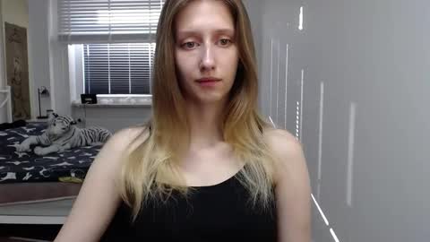 L U N A  online show from 09/10/25, 05:29