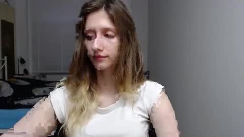 L U N A  online show from 10/09/25, 05:49