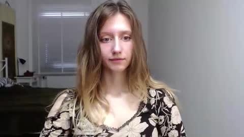 L U N A  online show from 10/22/25, 06:02