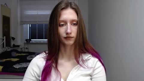 L U N A  online show from 11/06/25, 06:58