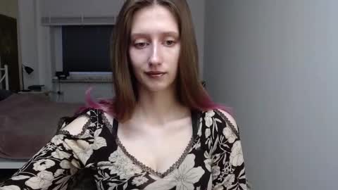 L U N A  online show from 11/28/25, 06:38