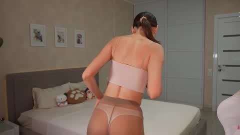 Snapshot of luna_yung chatting on 03/17/26, 06:11 Sweet Luna online show from 03/17/26, 06:11