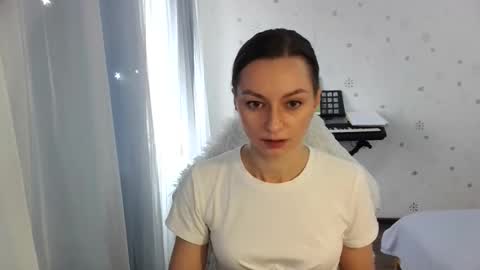 Snapshot of lunaa_bluee chatting on 10/31/25, 09:32 lunaa_bluee online show from 10/31/25, 09:32