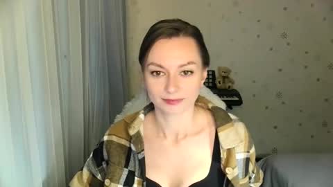 Snapshot of lunaa_bluee chatting on 11/25/25, 09:04 lunaa_bluee online show from 11/25/25, 09:04