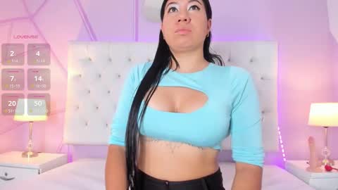 lunaa_hart online show from 11/11/25, 07:58