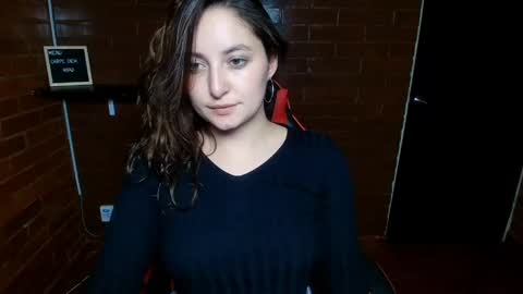 lunaa_m_ online show from 02/19/25, 12:57