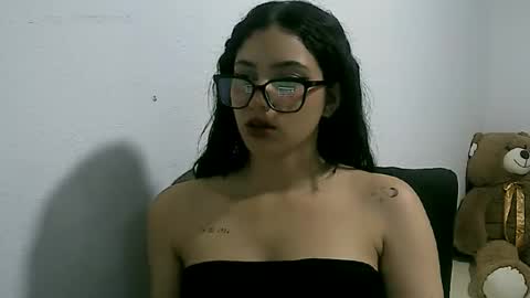 lunaa_sub online show from 02/09/25, 12:06