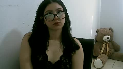 lunaa_sub online show from 02/12/25, 07:56