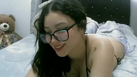 lunaa_sub online show from 02/21/25, 06:04