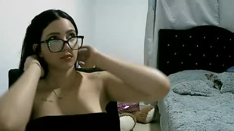 lunaa_sub online show from 03/04/25, 01:34