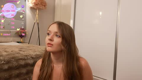Snapshot of lunaaaura chatting on 06/04/26, 02:01 Sophia online show from 06/04/26, 02:01