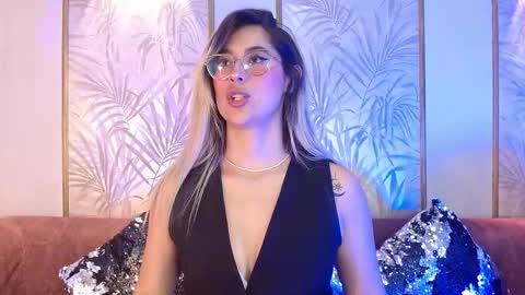 Luna online show from 09/28/25, 03:45