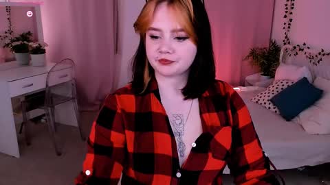 Snapshot of lunaali chatting on 09/26/25, 04:55 Li online show from 09/26/25, 04:55