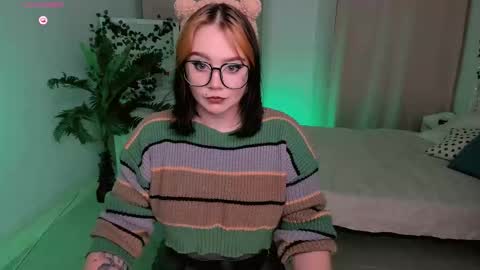 Snapshot of lunaali chatting on 10/03/25, 04:48 Li online show from 10/03/25, 04:48