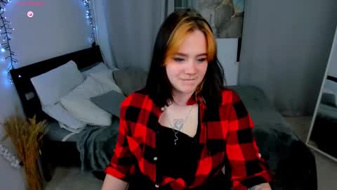 Snapshot of lunaali chatting on 10/06/25, 04:59 Li online show from 10/06/25, 04:59