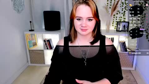 Snapshot of lunaali chatting on 10/16/25, 02:40 Li online show from 10/16/25, 02:40