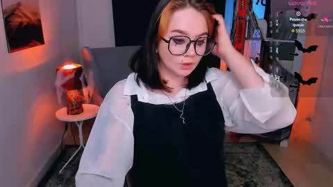 Snapshot of lunaali chatting on 10/24/25, 04:25 Li online show from 10/24/25, 04:25