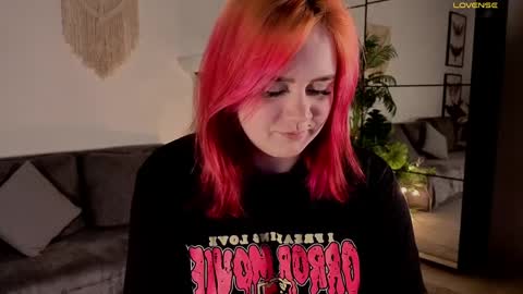 Snapshot of lunaali chatting on 04/05/26, 09:56 Li online show from 04/05/26, 09:56