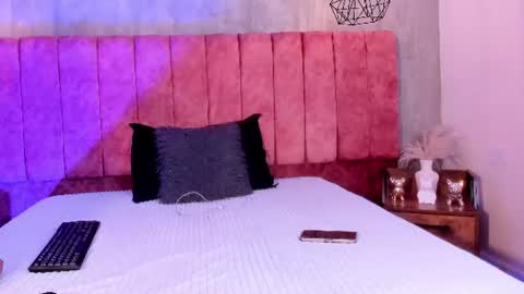 luna arias online show from 06/25/26, 07:51