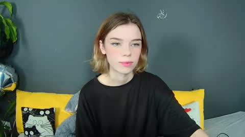 Snapshot of lunaastar_ chatting on 12/11/24, 01:17 lunaastar_ online show from 12/11/24, 01:17