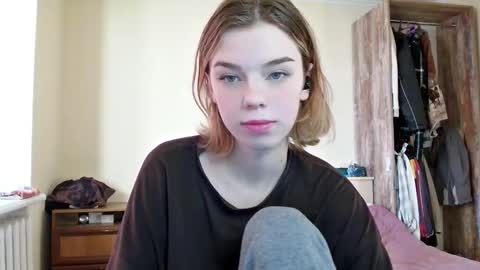 Snapshot of lunaastar_ chatting on 12/14/24, 12:33 lunaastar_ online show from 12/14/24, 12:33