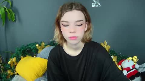 Snapshot of lunaastar_ chatting on 12/20/24, 10:49 lunaastar_ online show from 12/20/24, 10:49