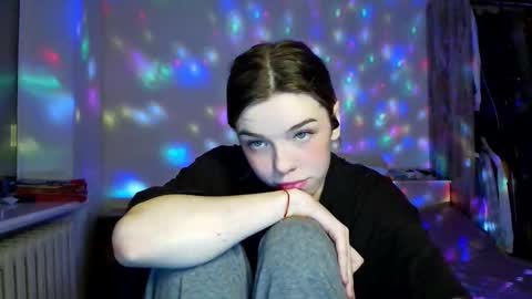 Snapshot of lunaastar_ chatting on 12/23/24, 04:06 lunaastar_ online show from 12/23/24, 04:06