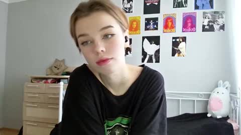 Snapshot of lunaastar_ chatting on 01/04/25, 01:10 lunaastar_ online show from 01/04/25, 01:10