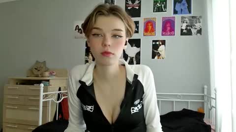 Snapshot of lunaastar_ chatting on 01/08/25, 12:15 lunaastar_ online show from 01/08/25, 12:15