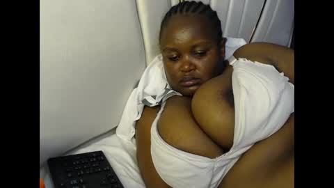 lunabloom01 online show from 02/05/26, 04:55