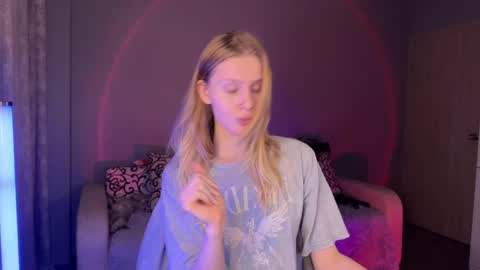 Britney online show from 09/08/25, 04:06