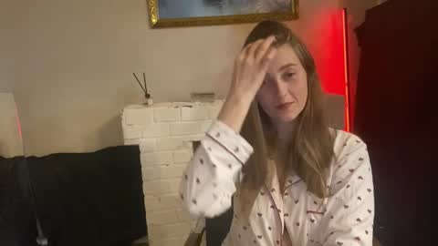 lunafeather online show from 11/06/25, 03:57