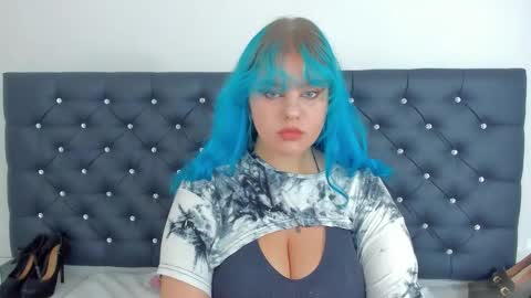 Snapshot of lunaflirt chatting on 09/17/25, 10:39 Luna online show from 09/17/25, 10:39