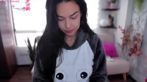 Luna online show from 10/10/25, 12:04