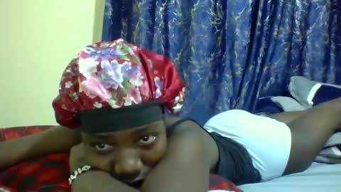 lunah_kitty online show from 05/12/26, 09:01