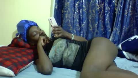 lunah_kitty online show from 05/14/26, 06:04