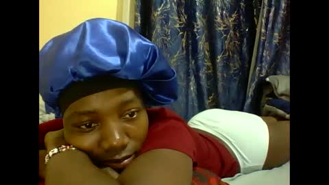 lunah_kitty online show from 05/18/26, 04:07
