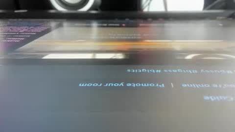 lunahernandezrs online show from 10/28/25, 10:01