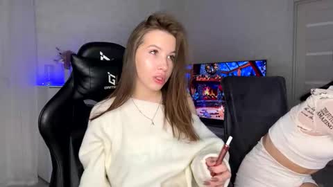 lunail online show from 11/21/25, 08:13