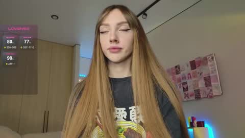 Snapshot of lunainnk chatting on 09/16/25, 12:33 Luna online show from 09/16/25, 12:33