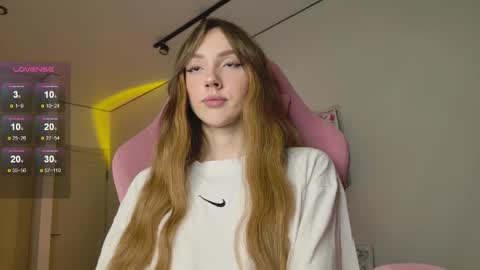 Snapshot of lunainnk chatting on 10/11/25, 10:08 Luna online show from 10/11/25, 10:08