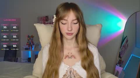 Snapshot of lunainnk chatting on 10/13/25, 12:32 Luna online show from 10/13/25, 12:32