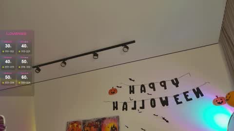 Snapshot of lunainnk chatting on 10/30/25, 12:12 Luna online show from 10/30/25, 12:12