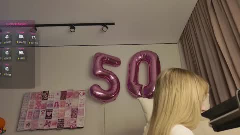 Snapshot of lunainnk chatting on 11/16/25, 12:16 Luna online show from 11/16/25, 12:16